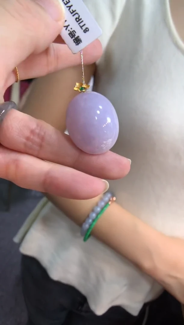 翡翠18K金镶嵌颈饰蛋面