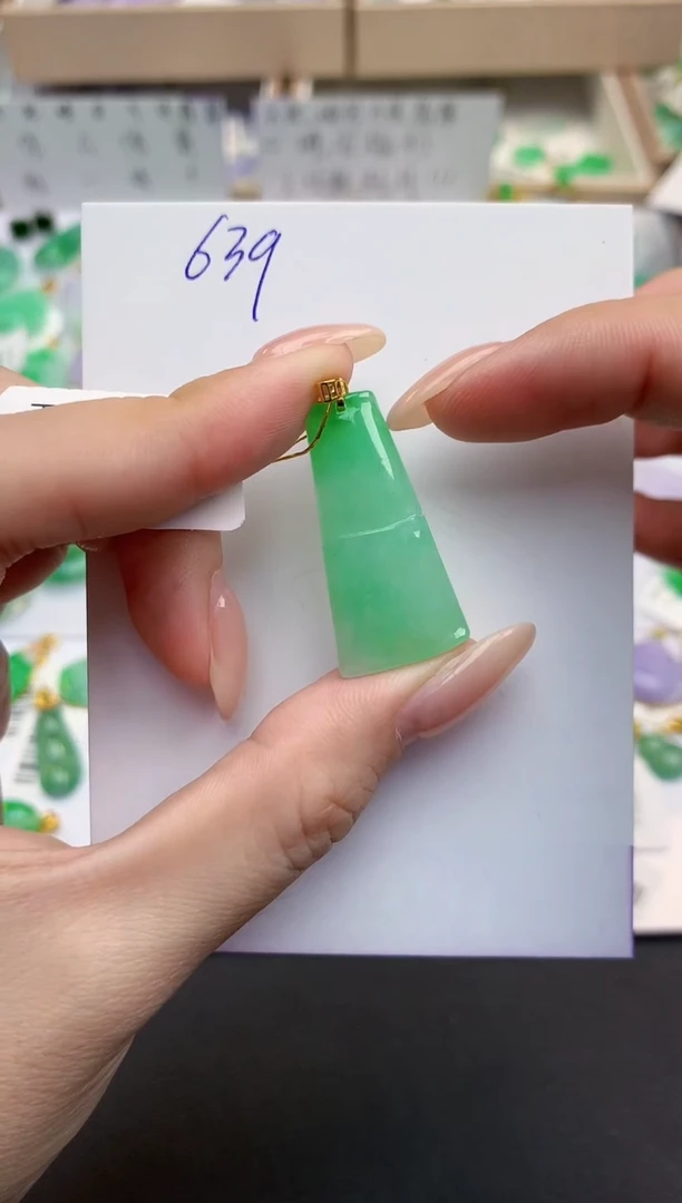 颈饰18K金镶嵌翡翠天然缅甸A货翡翠