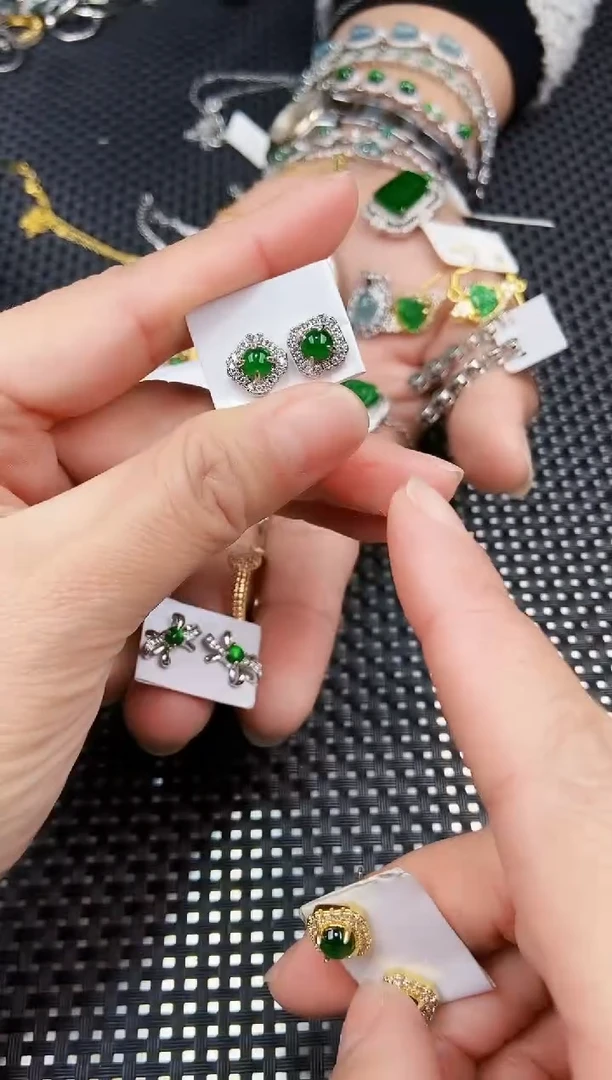 【闪购商品】翡翠耳饰未镶嵌11111111