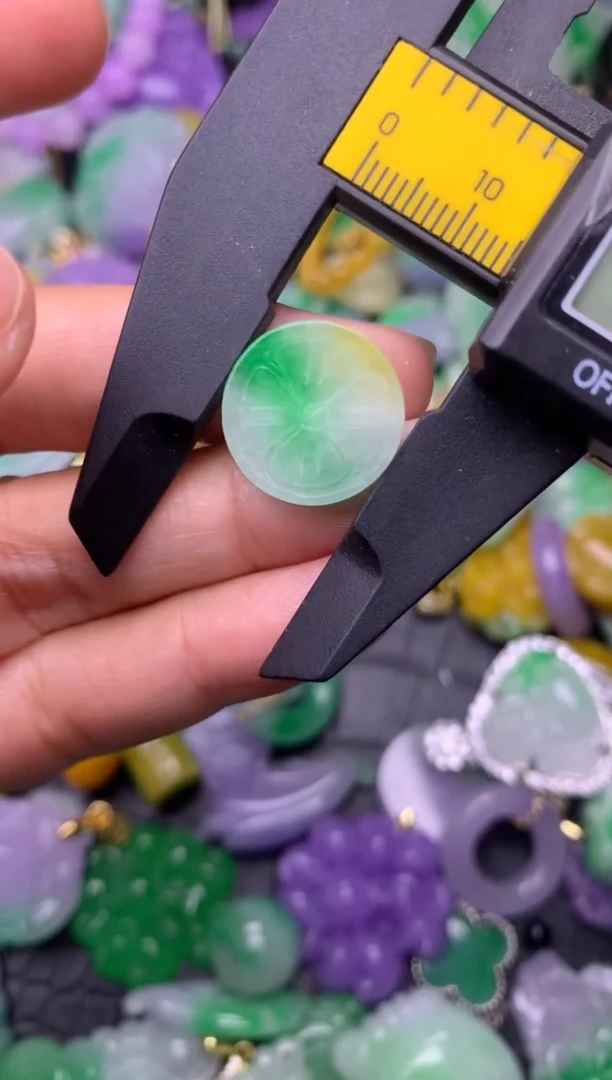 颈饰未镶嵌翡翠缅甸翡翠吊坠