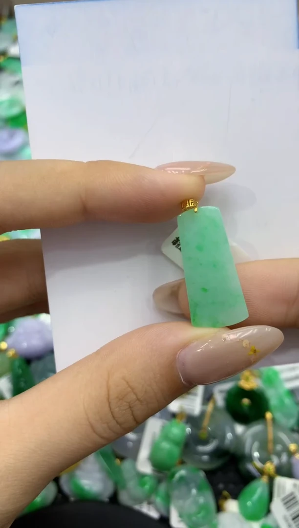 颈饰18K金镶嵌翡翠天然缅甸翡翠A货