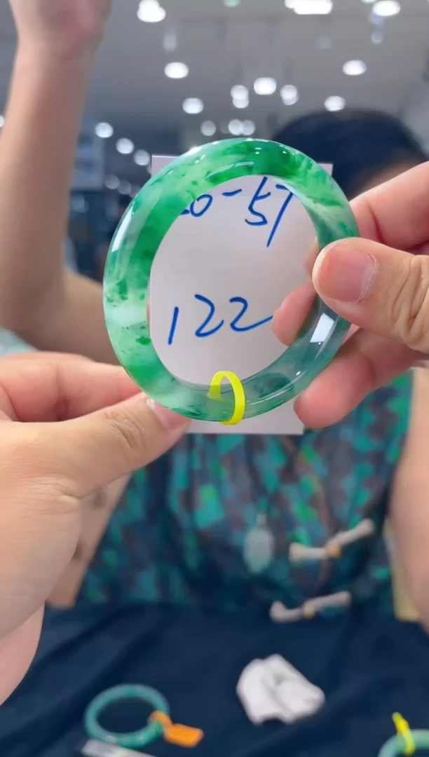 石英质玉（非洲翠）手镯未镶嵌天然冰飘花