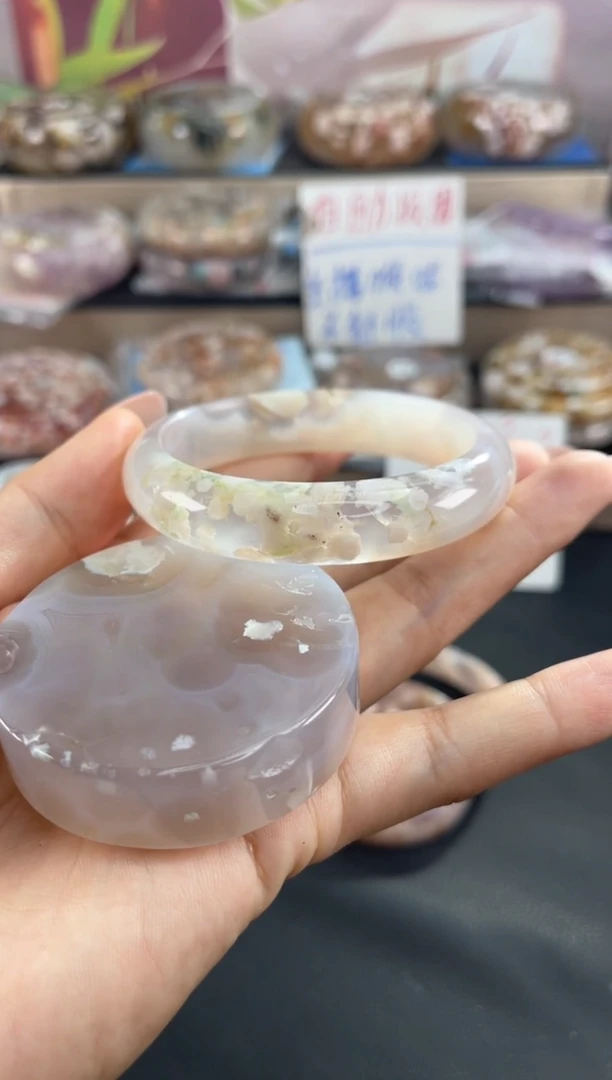 未镶嵌手镯石英质玉56