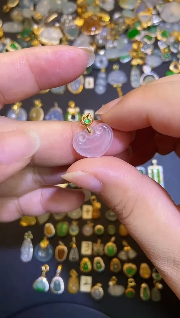 翡翠18K金镶嵌吊坠(不含链)1