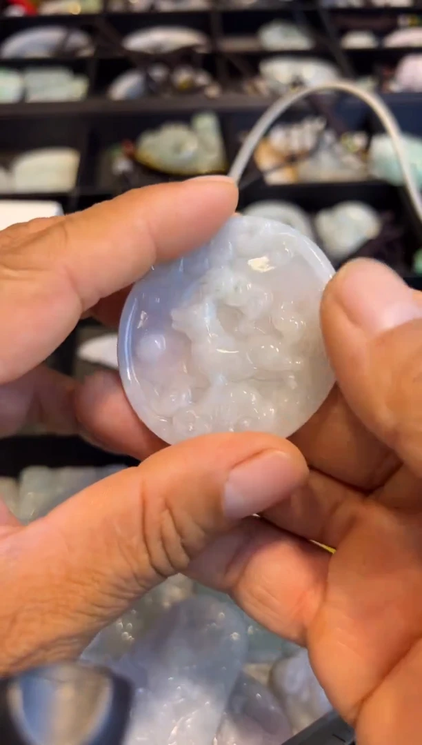 翡翠未镶嵌吊坠(不含链)生肖狗