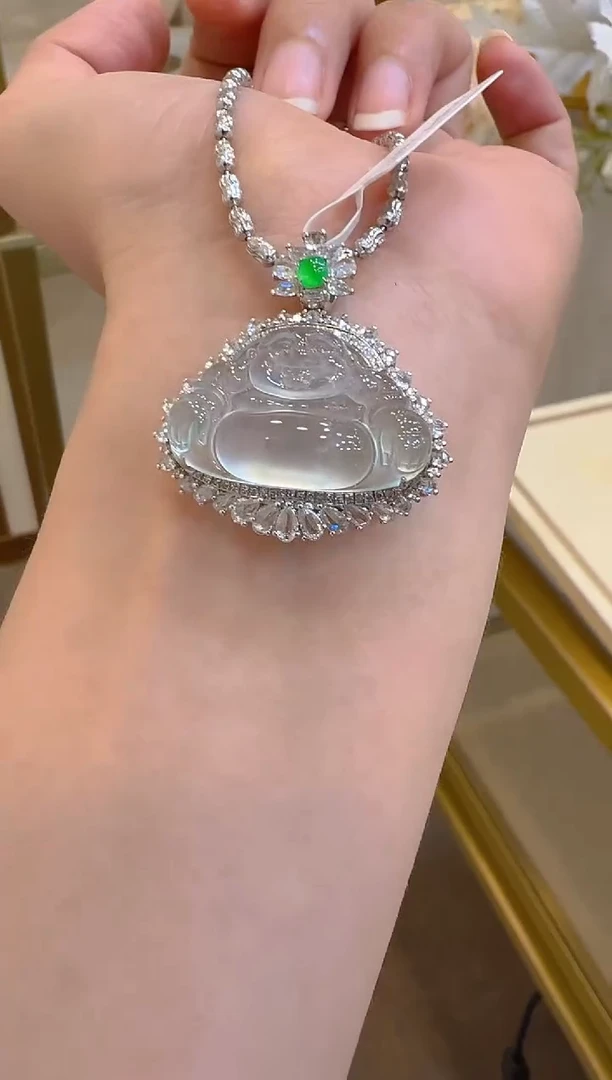 翡翠18K金镶嵌吊坠(不含链)香****?
