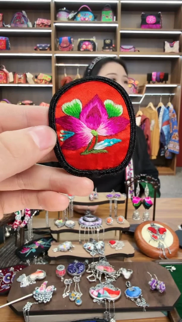 【闪购商品】织绣196蒙阿苏苗绣传承