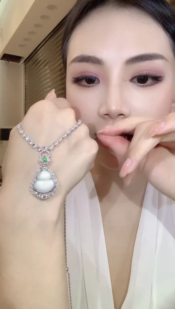 翡翠18K金镶嵌吊坠(不含链)C46