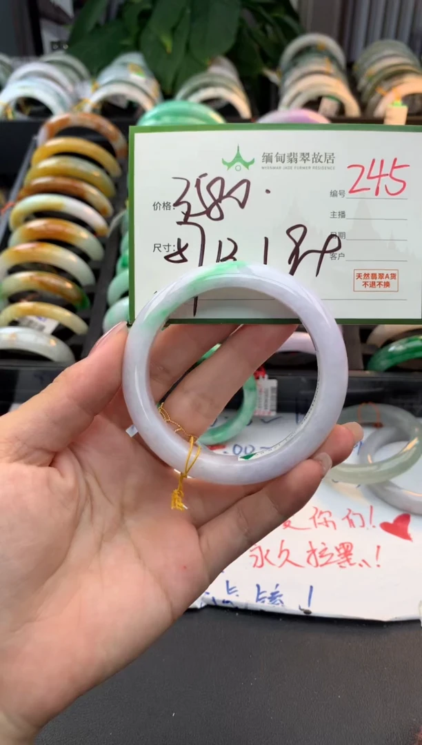 未镶嵌定制翡翠毛货需精细抛光+多人