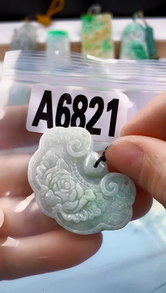 翡翠未镶嵌颈饰天然翡翠吊坠挂件