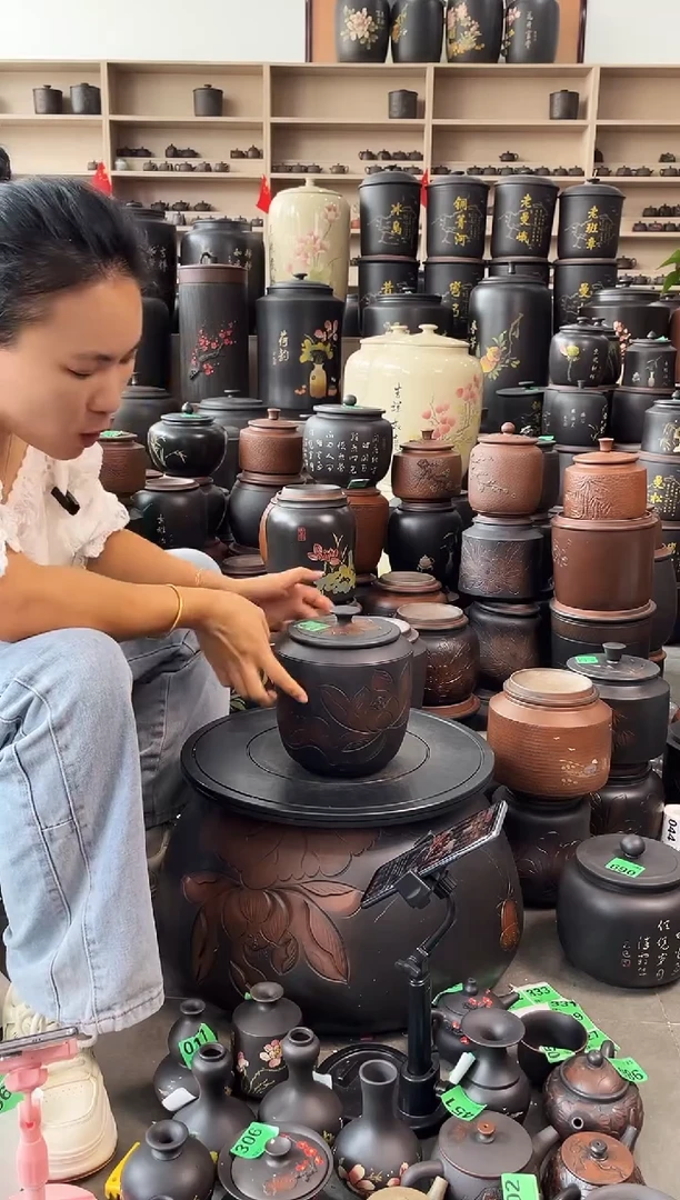 罐瑕疵茶叶罐   方尖荷花  136