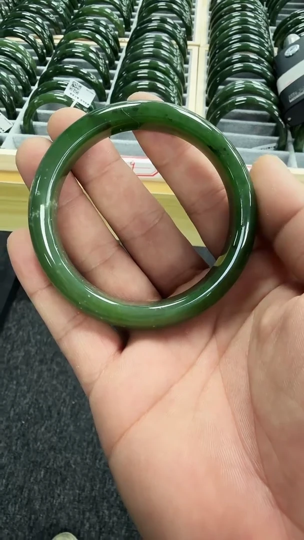 未镶嵌手镯和田玉老俄碧菠菜绿有红皮有雪花