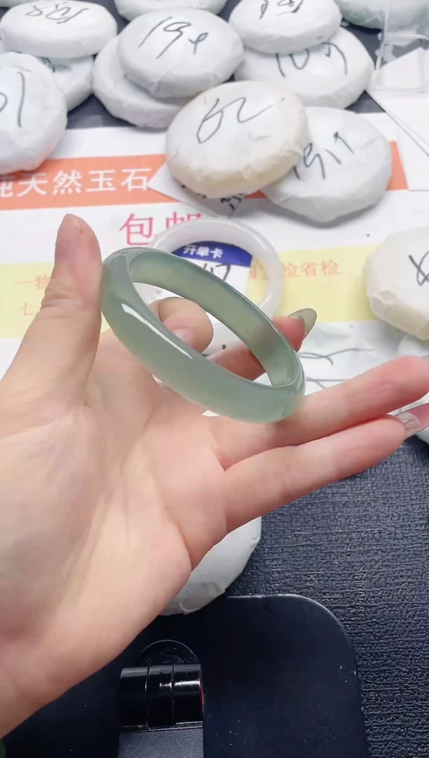 未镶嵌手镯石英质玉153-60