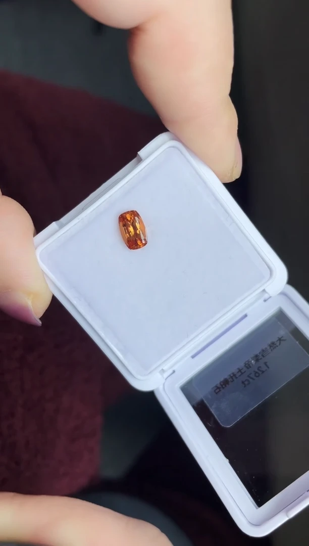 托帕石裸石1.267ct帝王托帕