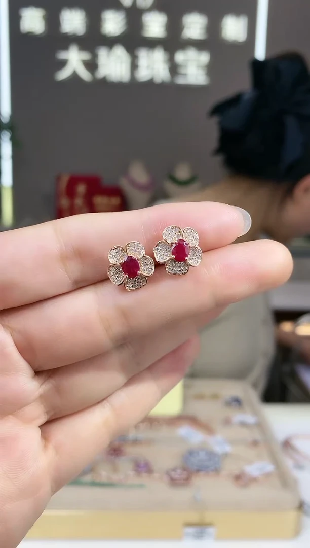 【闪购商品】红宝石耳饰银S925镶嵌耳饰