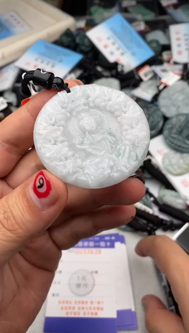 翡翠未镶嵌颈饰多样性发其一