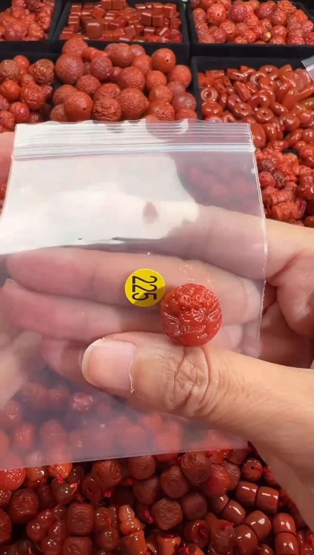 南红玛瑙未镶嵌颈饰1