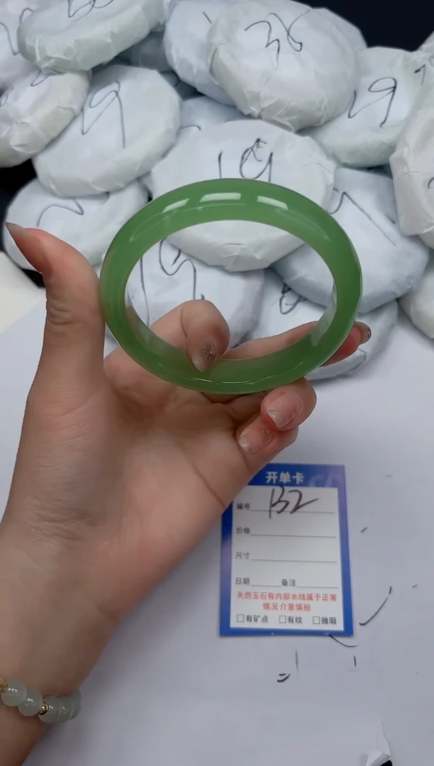 未镶嵌手镯石英质玉132/6364