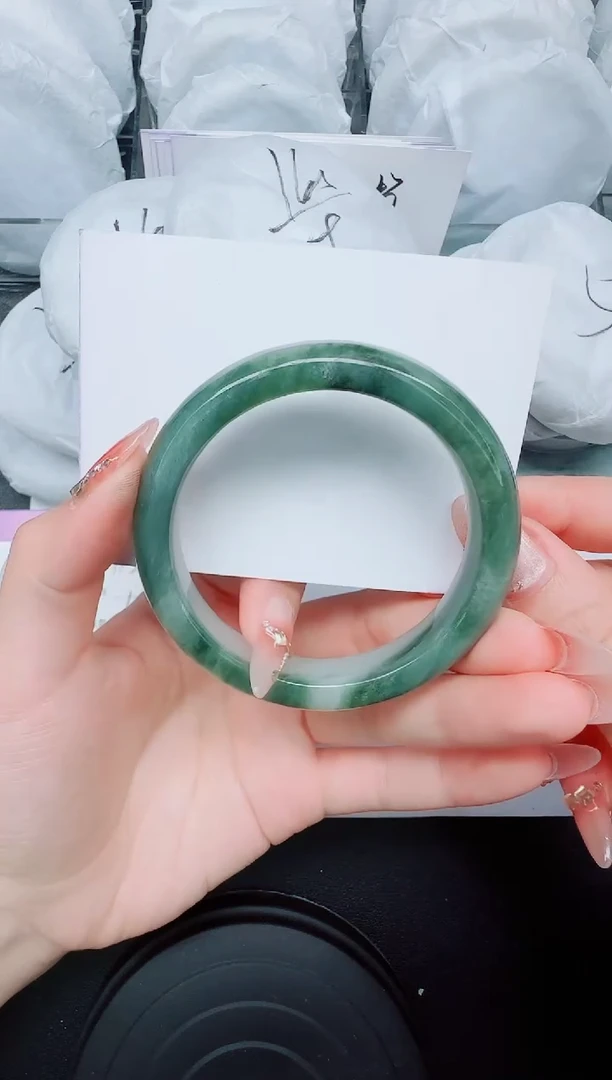 石英质玉手镯未镶嵌126/58.3