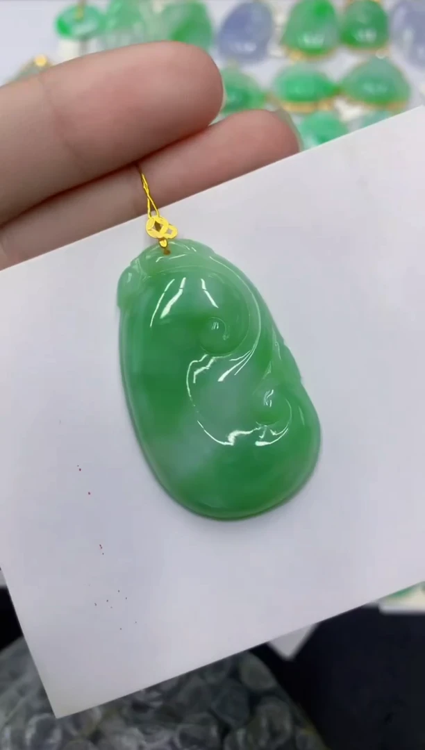 颈饰18K金镶嵌翡翠 翡翠