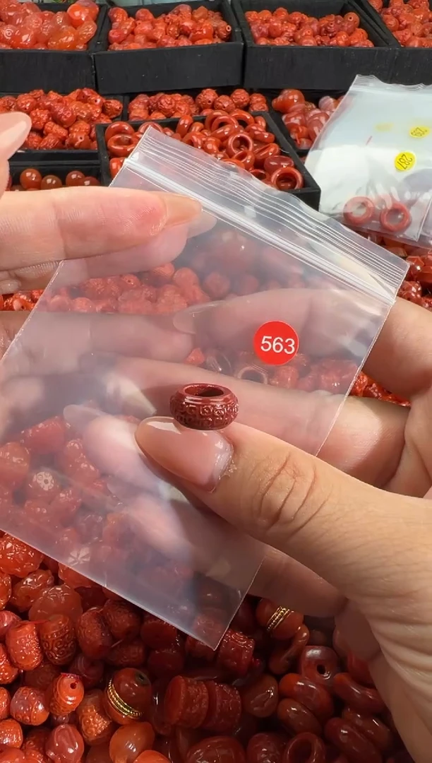 南红玛瑙未镶嵌颈饰1