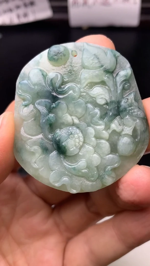 颈饰未镶嵌翡翠幽**人荷叶鱼