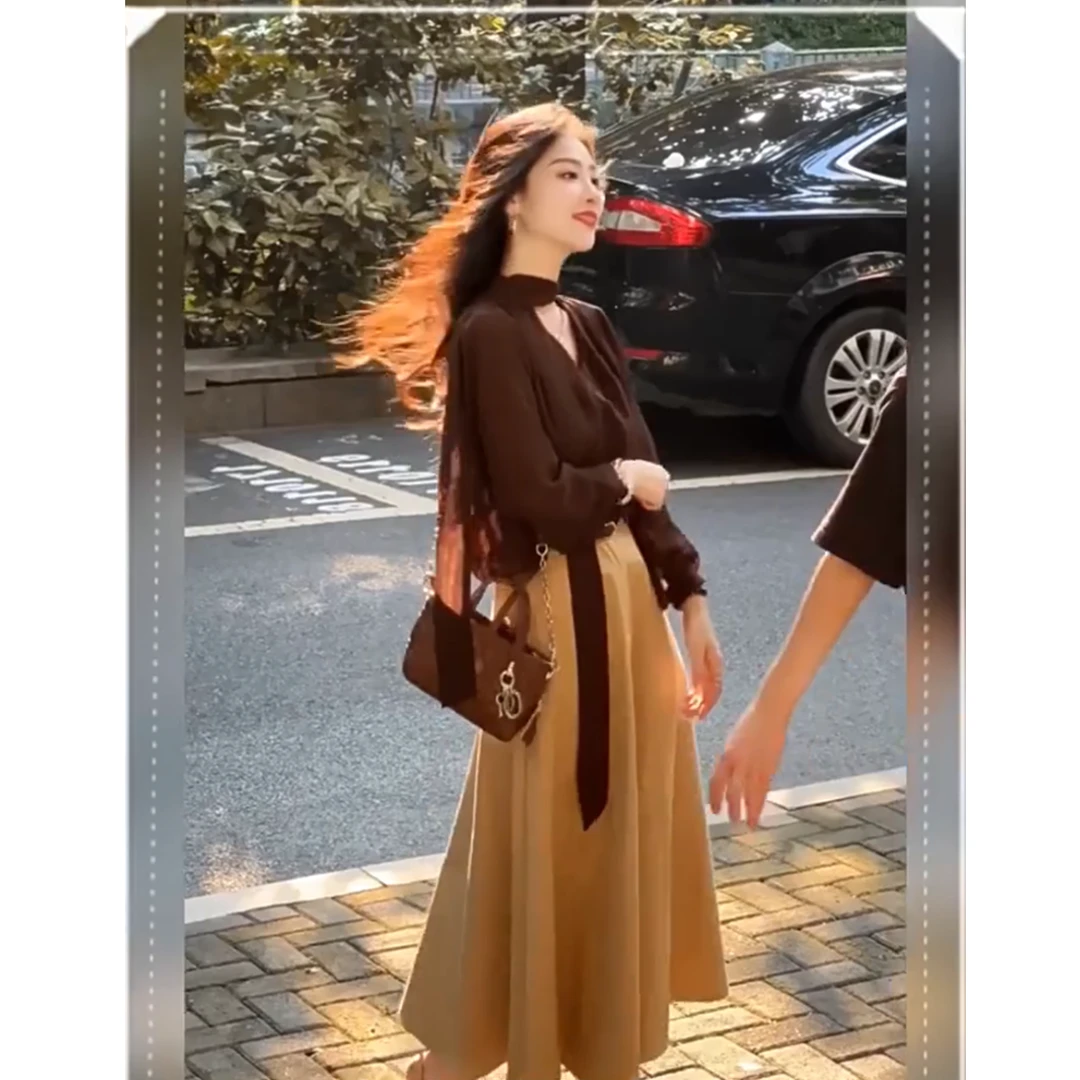 秋季套装女装2025新款棕色飘带V领衬衫收腰a字半身裙轻熟风两件套