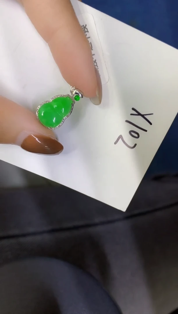 颈饰18K金镶嵌翡翠缅甸天然翡翠A货