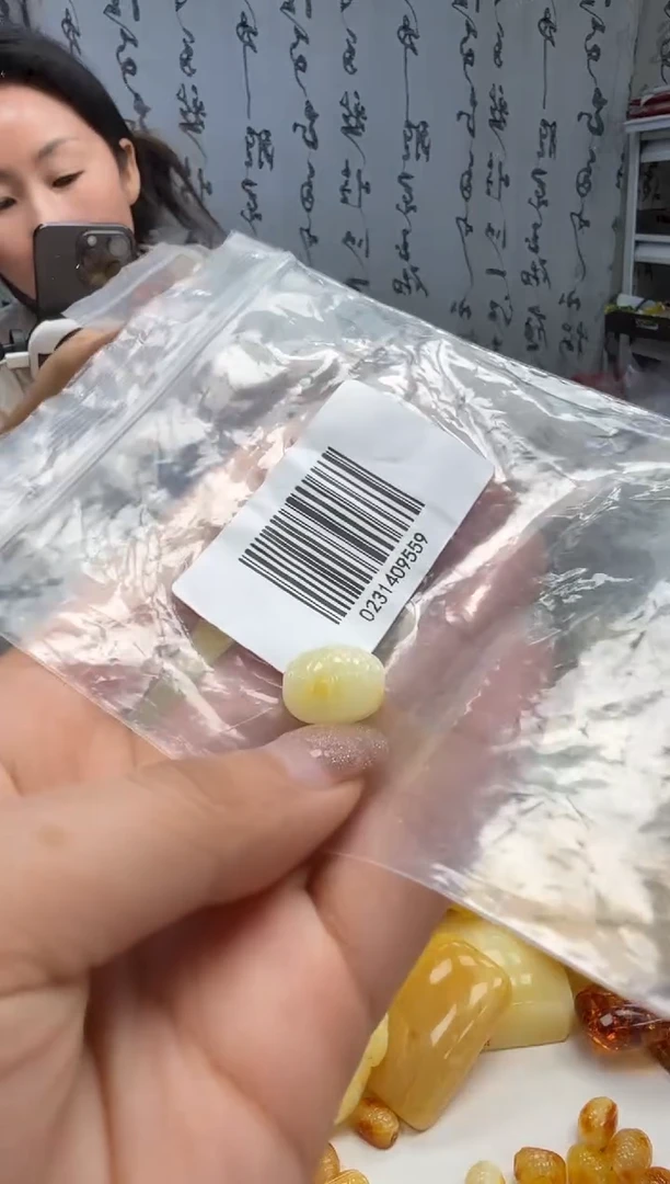 裸石琥珀未镶嵌如图