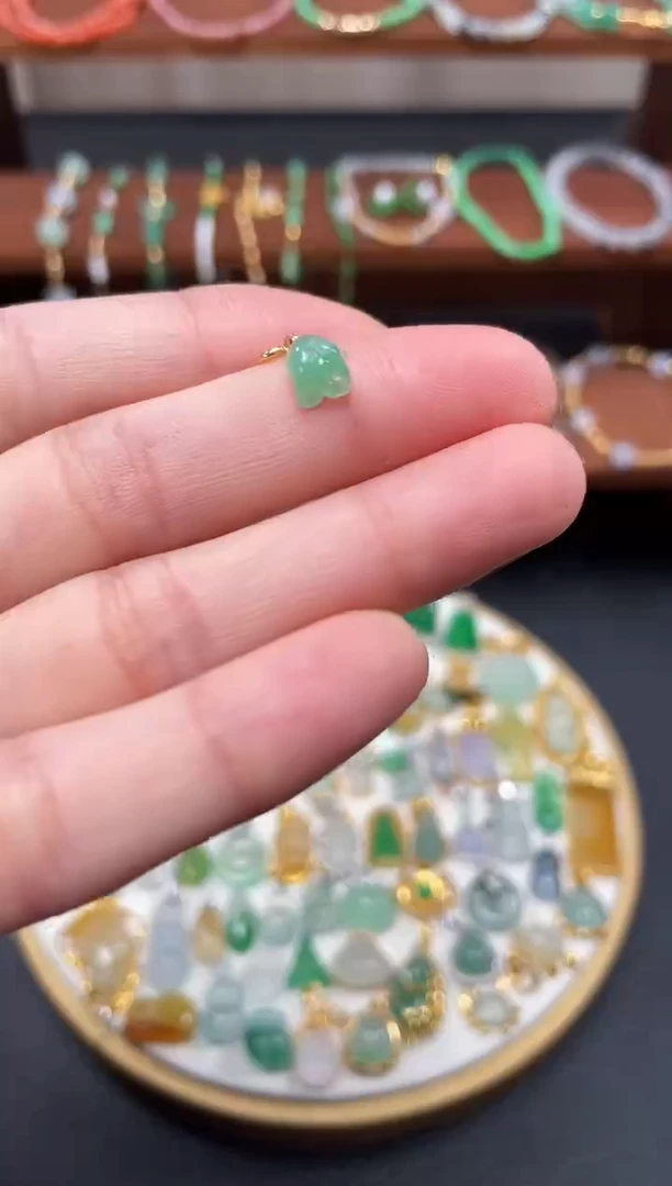 【闪购商品】翡翠吊坠(不含链)18K金镶嵌一个   JK223