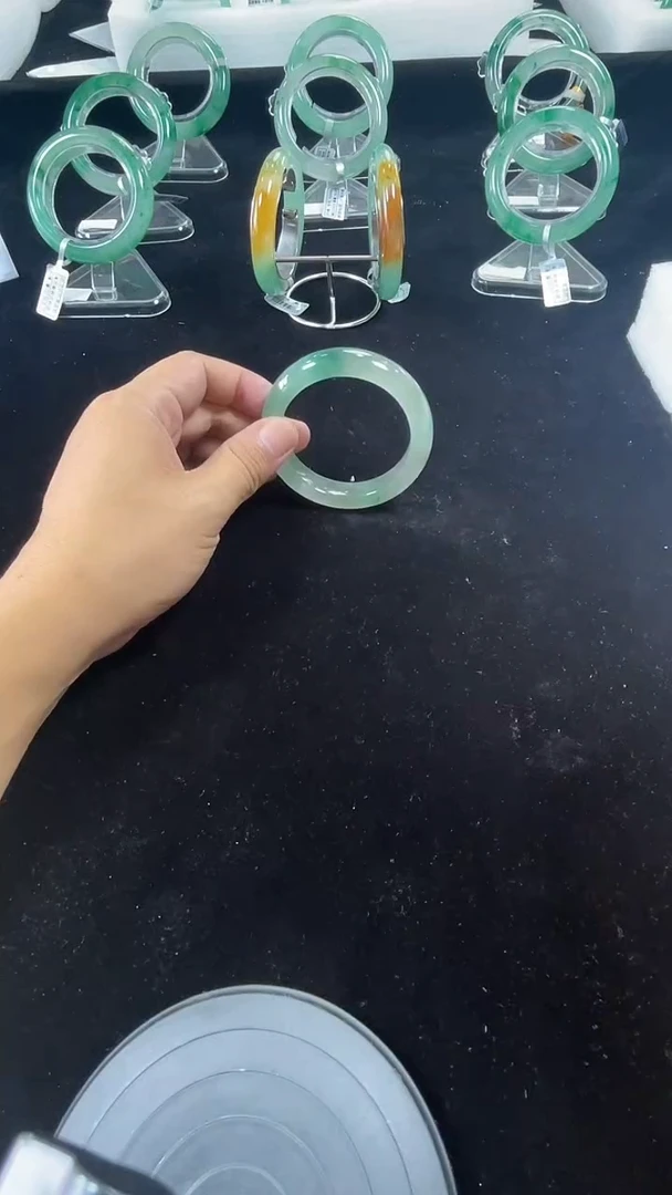 石英质玉手镯未镶嵌手镯1