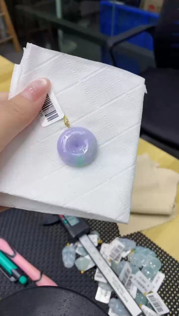 翡翠18K金镶嵌颈饰111111111