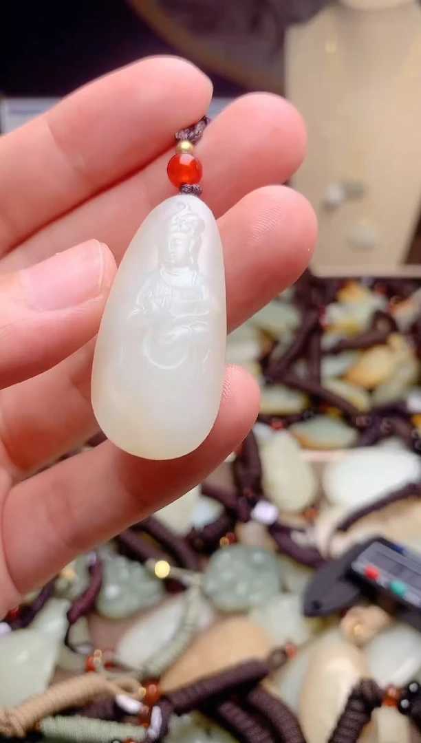 和田玉未镶嵌颈饰1