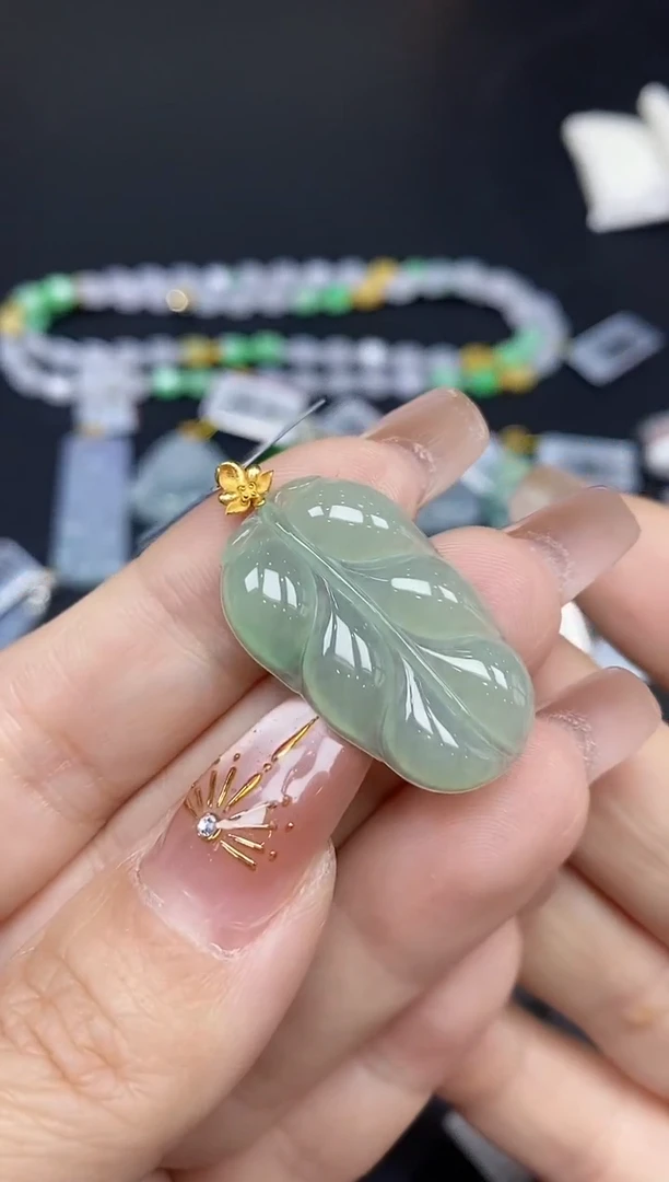 吊坠(不含链)18K金镶嵌翡翠叶子18K金扣镶嵌@@CMT