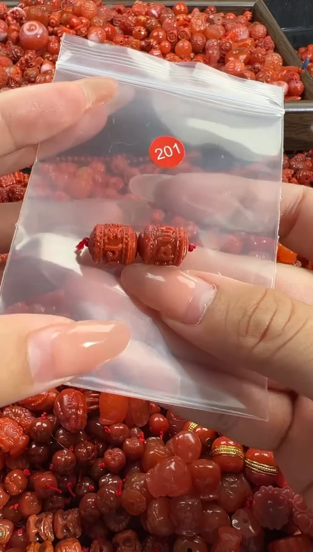 南红玛瑙未镶嵌颈饰11