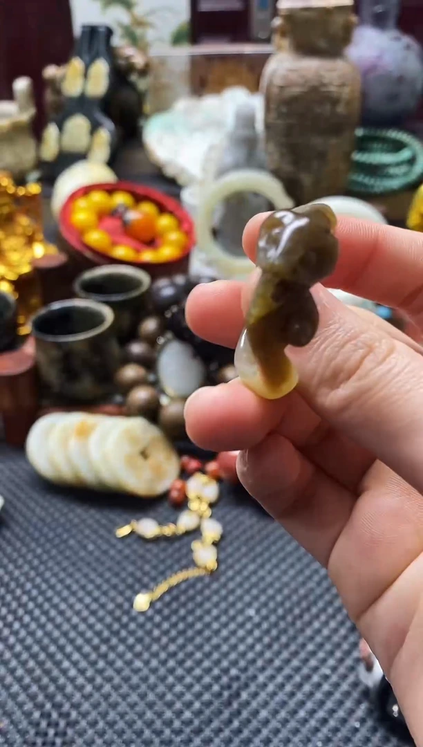 未镶嵌戒指和田玉戒指