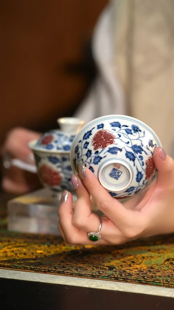 LXT逸古堂青花釉里红牡丹花宫碗ygt0408