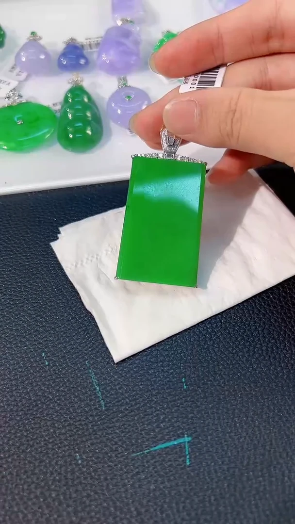 颈饰18K金镶嵌翡翠 缅料A货/支持复检/一件