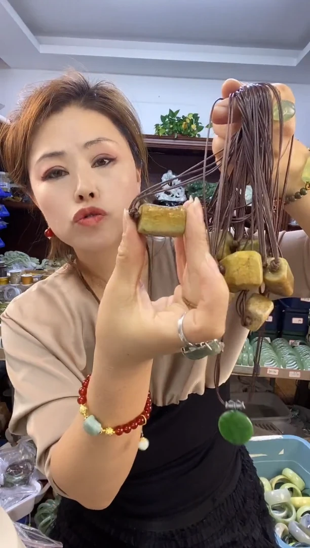 颈饰未镶嵌和田玉多样性随机发一