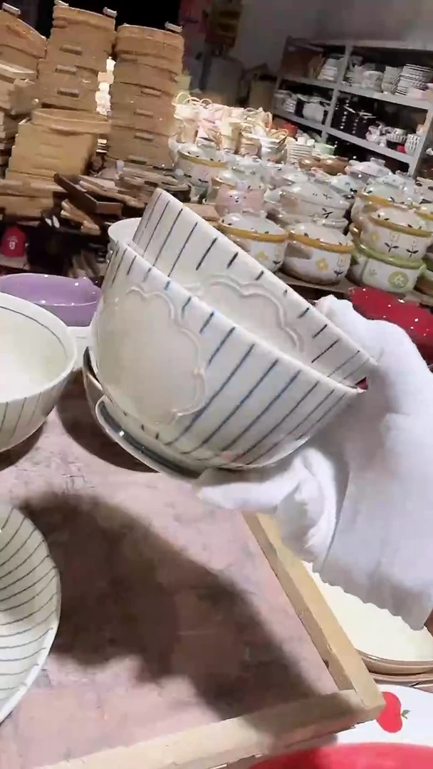 陶瓷2个线条面碗微瑕 凑满20元包邮