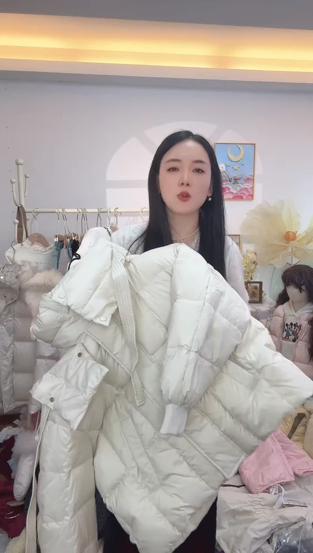 鹅绒大版羽绒米色