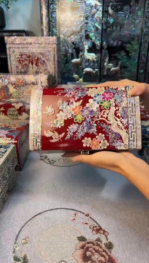 鱼锁满贝底·弘贝雅螺钿漆器文化馆