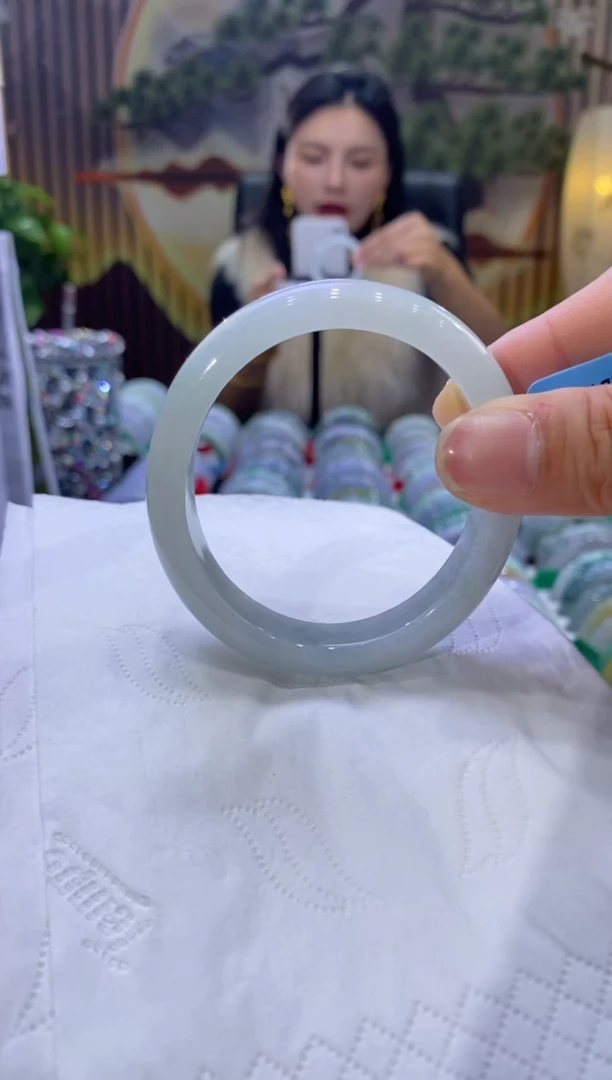 【闪购商品】翡翠手镯未镶嵌多人09283