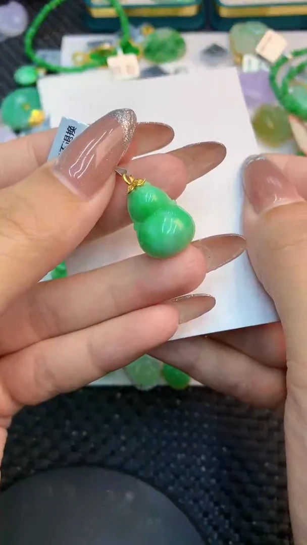 颈饰18K金镶嵌翡翠1