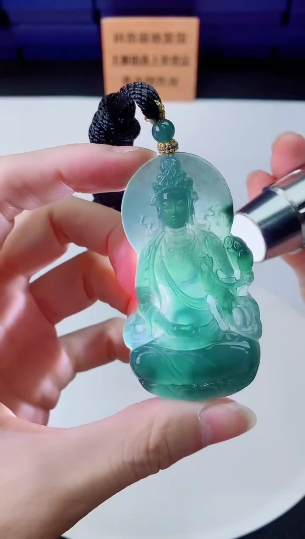 颈饰未镶嵌翡翠    `