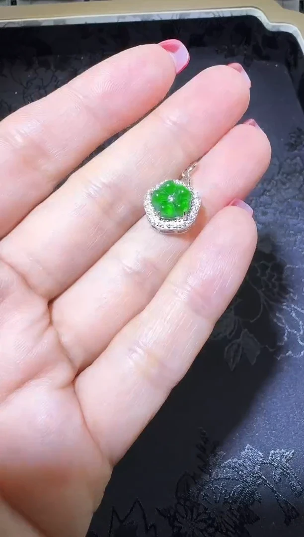 【闪购商品】翡翠吊坠(不含链)银S925镶嵌多宝