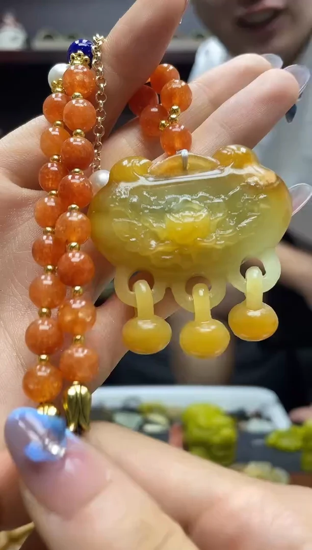 岫玉未镶嵌颈饰1