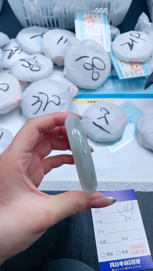 【闪购商品】石英质玉手镯未镶嵌22V169-53