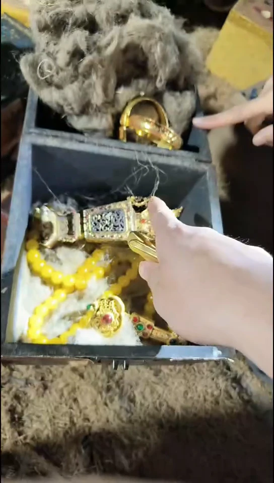 香榧木（1个开封红色盘龙正方形大盒子）