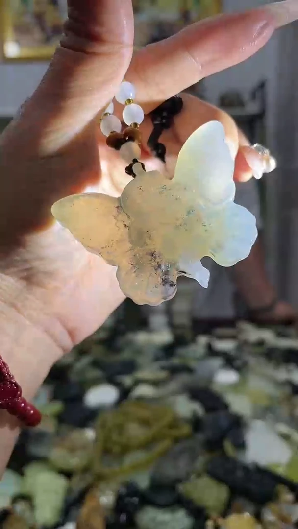 岫玉未镶嵌吊坠